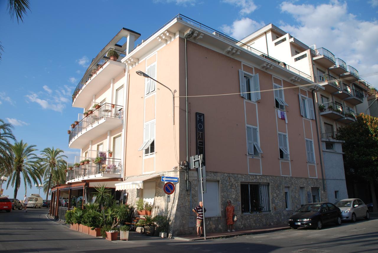 Albium Hotel ألبينغا المظهر الخارجي الصورة